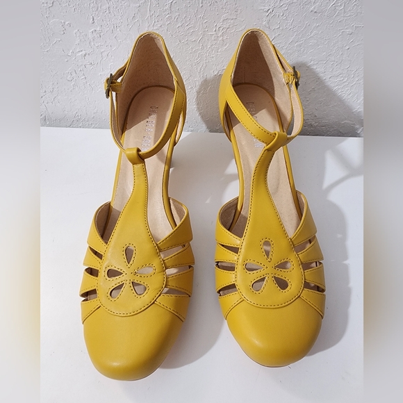 Chelsea Crew Memories Vintage Style T-Strap Heels Mustard Yellow Women's Size 10 - Picture 2 of 6